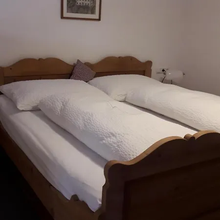 Geraeumiges Dreibettzimmer Mit Terrasse *