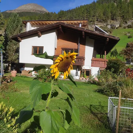 Geraeumiges Dreibettzimmer Mit Terrasse Solden